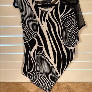 Frank Lyman Design Black and White Asymmetrical Dolman Sleeve Blouse